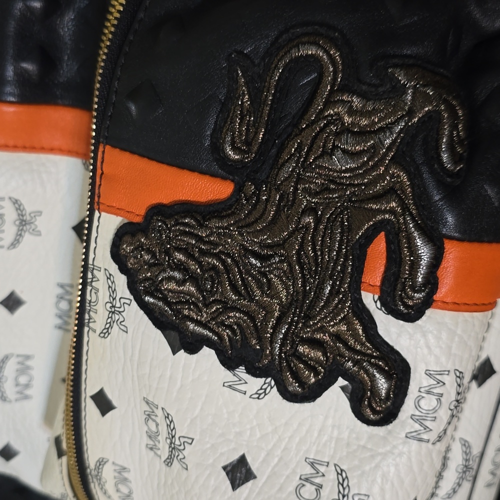 Authentic MCM Stark Visetos Large Backpack White Monogram Lion Patch Studded - Picture 7 of 14